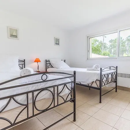 Madame Les Dunes De La Prade *